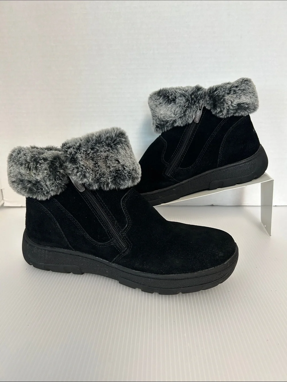 Khombu “Jessica” Black Suede Zip Ankle Boots Grey Faux Fur Collar Womens 10